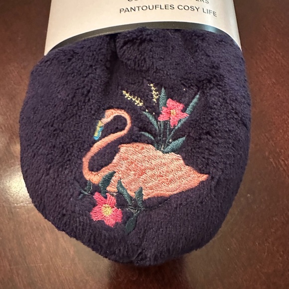 Vera Bradley Cozy Life Slippers in Flamingo Garden Size 6 Navy NWT - Picture 4 of 7